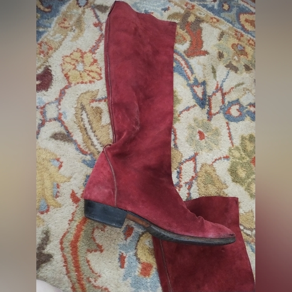 CHANEL Vintage Burgundy Suede Scrunch Flat Boots 7 - Picture 7 of 7